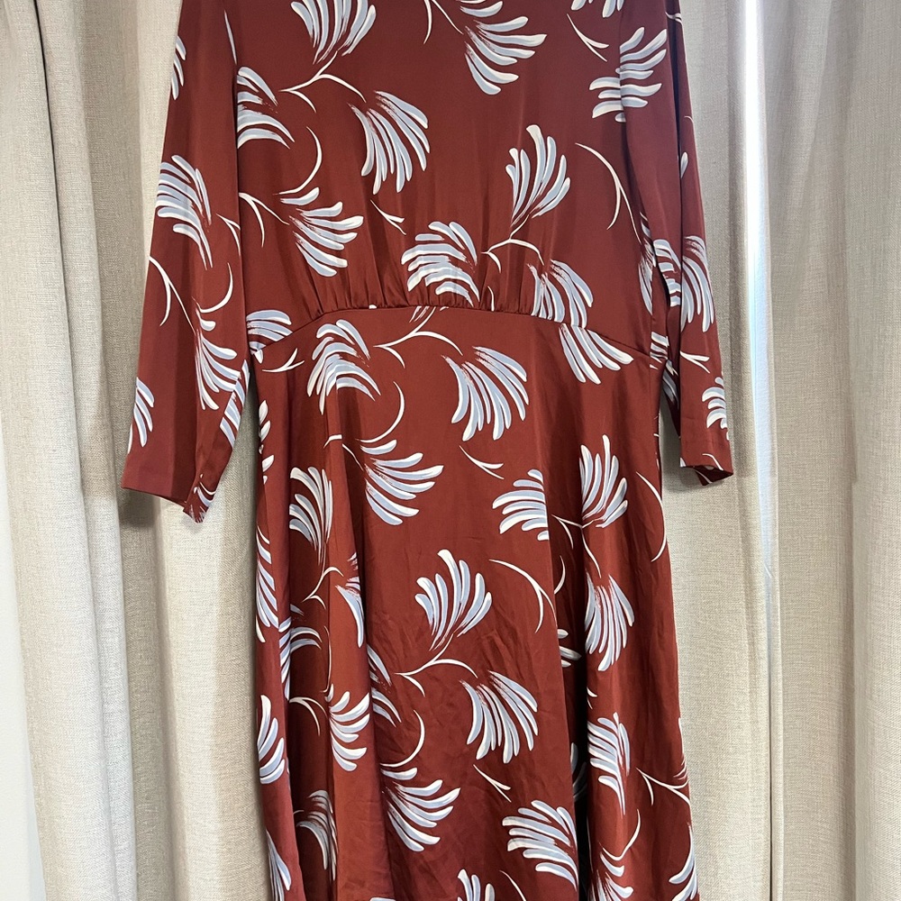 Elegant Floral Women's Dress- Loft
